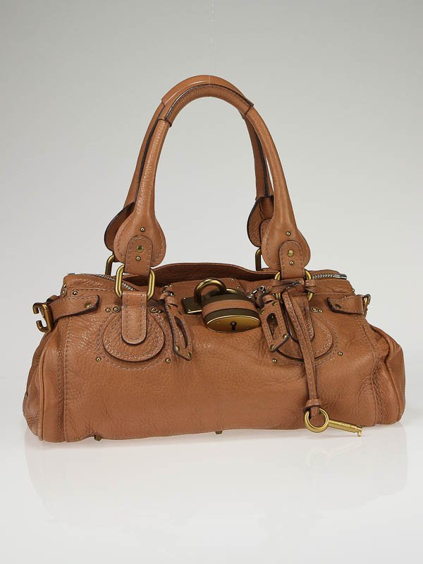 Chloe Beige Leather Paddington Medium Satchel Bag: 100% Genuine Chloe Beige Handbag. The bag that is coveted by celebrities everywhere! This gorgeous Chloe Beige Leather Paddington Medium Satchel Bag has a slouchy rectangular shape that is ultra-spaci