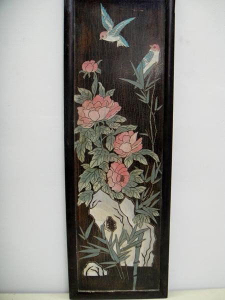 CHINESE FRAMED DECORATIVE WALL PIECE MADE IN WOOD: CHINESE FRAMED DECORATIVE WALL PIECE MADE IN WOOD WITH BIRDS AND FLOWERS