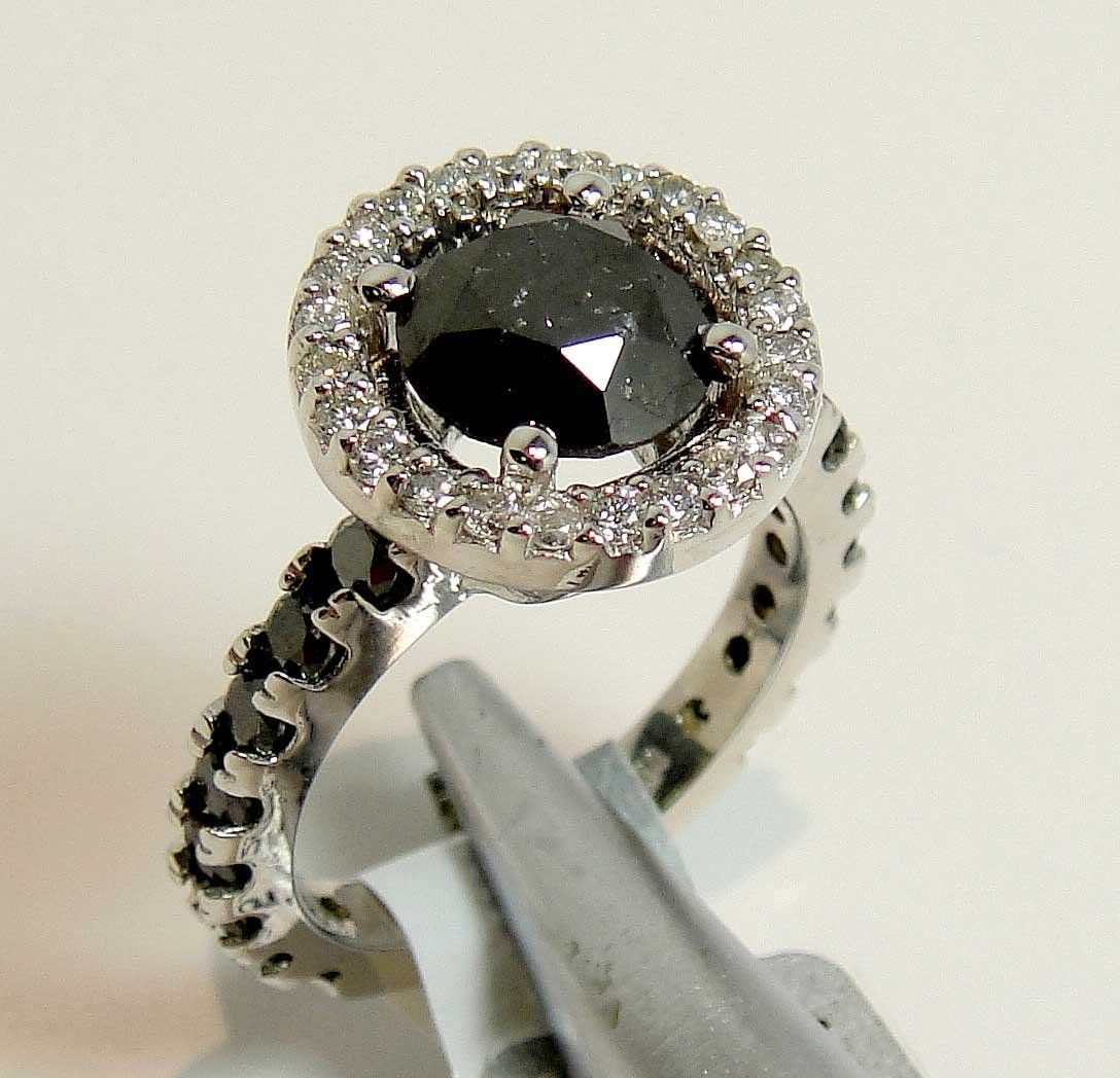 2.70ct Black/White Diamond 14KT White Gold Ring: Please review the attached gemologist report for further relevant information.
