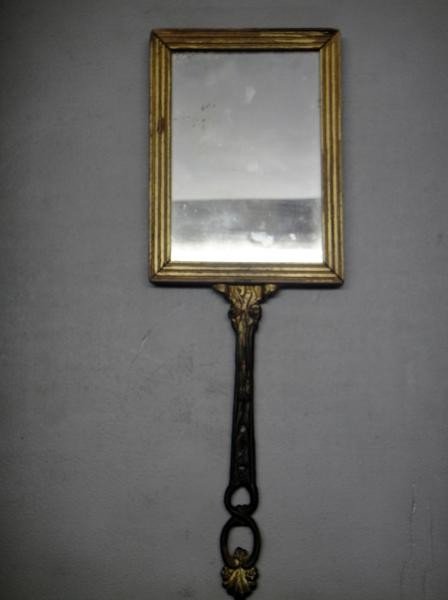 ANTIQUE TUND OF CENTURA VICTORIA MIRROR WITH COPP: ANTIQUE TUND OF CENTURA VICTORIA MIRROR WITH COPPER HANDLE AND WOODEN FRAME