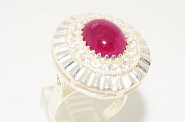 6.31ct Ruby & 1.31ct White Topaz .925 Sterling Rin: $500 6.31CT CABACHON CUT AFRICAN RUBY & WHITE TOPAZ RING SIZE 7 Natural Red African Ruby(Clarity Enhanced): 5.00cts Color: Red Total # Of Stones: 1 Cut: Cabachon Natural White Topaz: 1.31cts Color: Wh