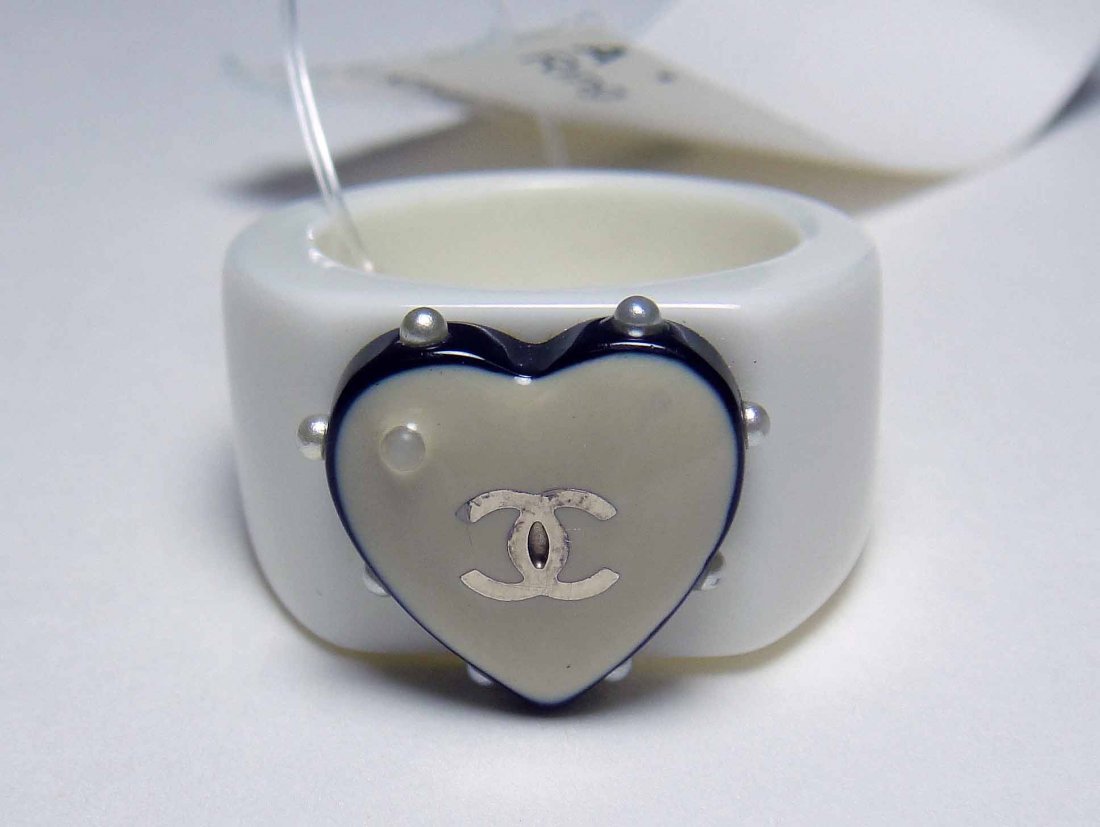 CHANEL COCO White Heart Ring: CHANEL COCO White Heart Ring