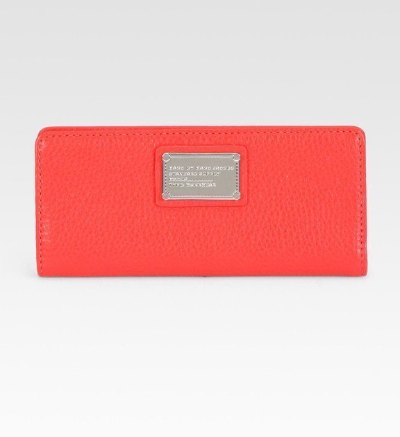 Marc Jacobs Classic Q Slim Zip Around Wallet Rose: Marc Jacobs Classic Q Slim Zip Around Wallet Rose * 100% Tumbled Calf Leather. * Features large Standard Supply nameplate and convenient zip-around closure. * Comparments for cards, two for currency, 