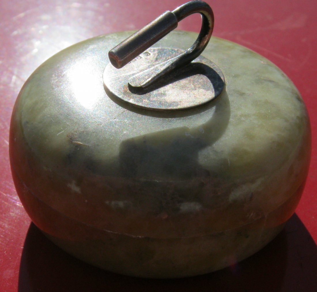 Antique Chinese Jade Box Ring Dish with English EXE: Antique Chinese Jade Box Ring Dish with English EXETER Sterling Silver. This is a jade box with a sterling English handle. It has a diameter of 1 15/16 inches. Note the nick to the bottom lip of the t