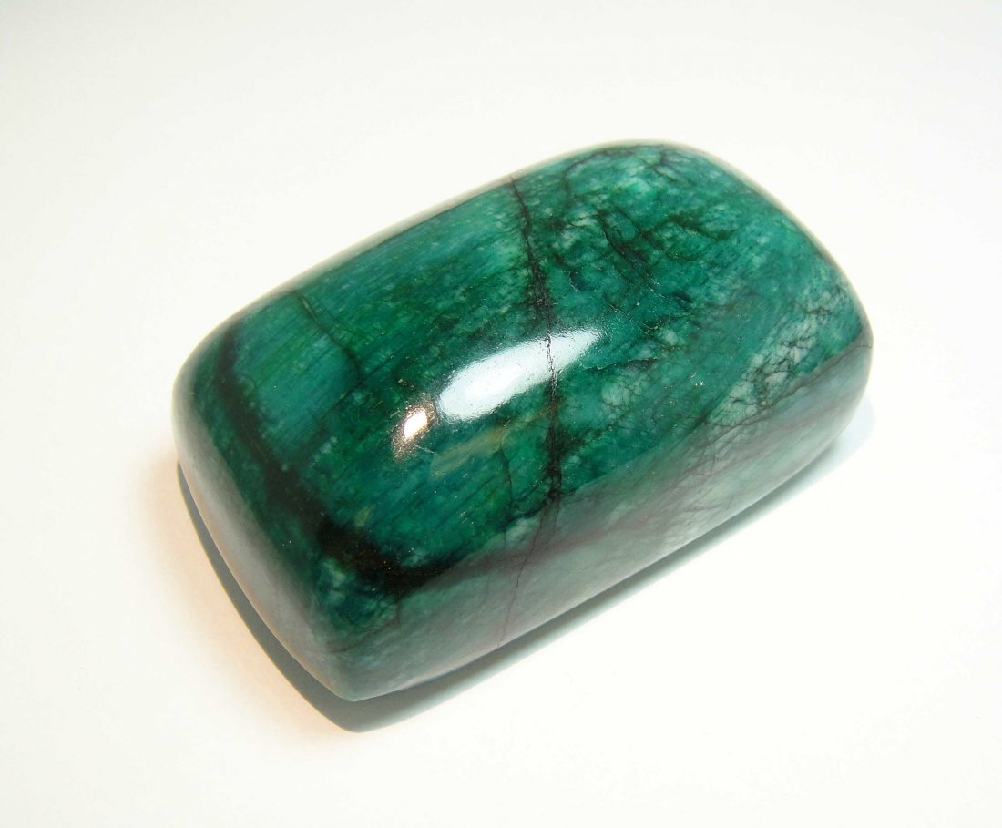 1092.35cts Emerald Beryl with GLA Certification: Please review the attached gemologist report for further relevant Information.