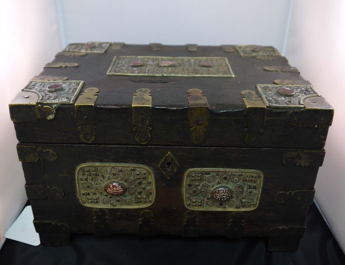 Persian Wedding Chest at least 300 year old Carndian -: Persian Wedding Chest at least 300 year old Carndian - Koran Scripture untested Silver Size 12X9X7.5 inch