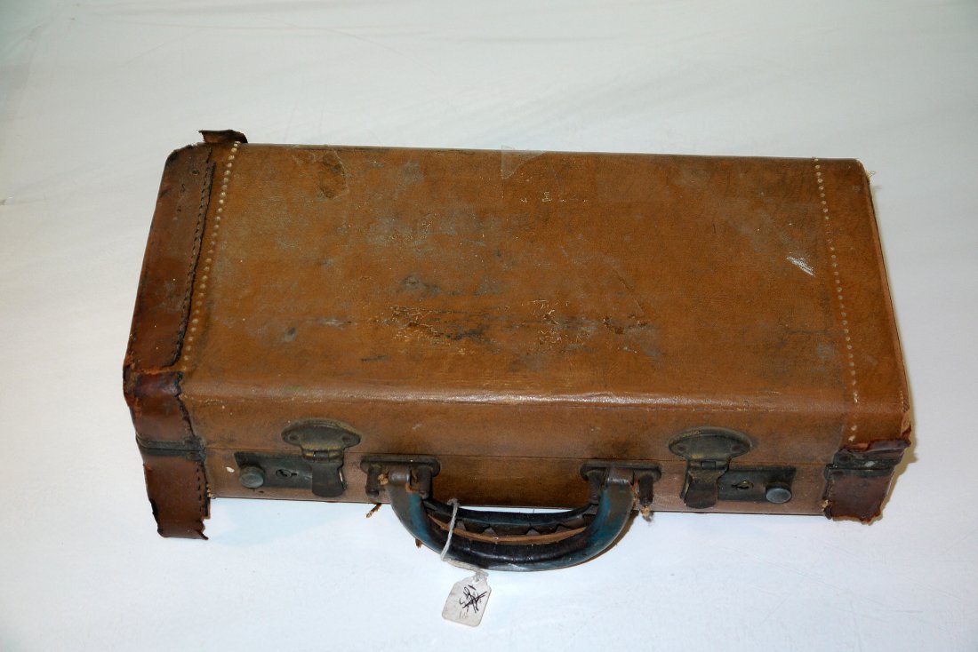 Vintage Parisian Clarinet F.E. OLDS & SON Origin: Original Case, Made in France ,This vintage Parisian brand Saxophone from OLDS & SON was made in France and is in nice vintage condition in its original case! Has some normal use for an older instrume