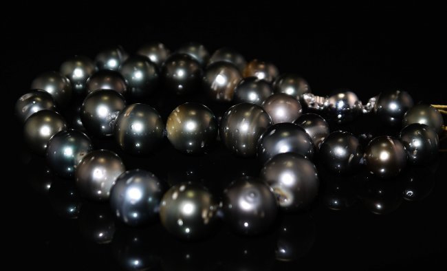 Genuine Tahitian South Sea Cultured Pearl: Please review the attached gemologist report for further relevant information. K14J91