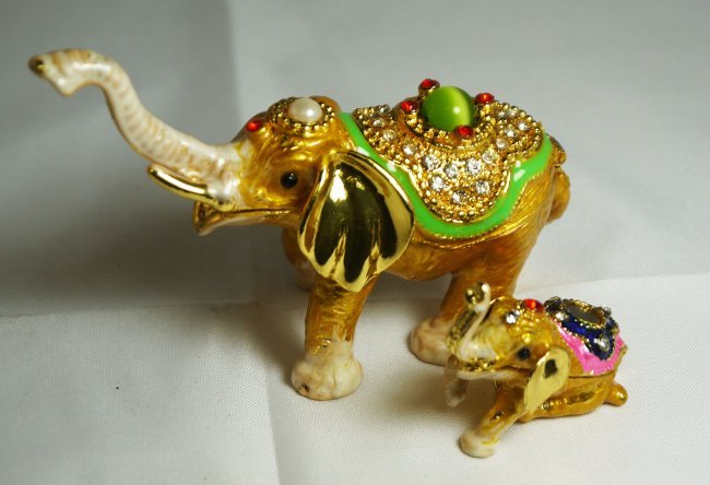 2 pcs Gold Elephant Crystals Jewelry Trinket Box with c: This collectible item is meticulously crafted from fine pewter, is hand enameled and then lavishly inlaid with crystals by skilled artisans.Measures ( Box)4.7"L x 3.5"W x 2.5"H) (Big Elephant )10cm L 