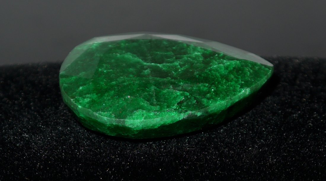 95ct Green Natural Emerald Beryl: Please review the attached gemologist report for further relevant information W30