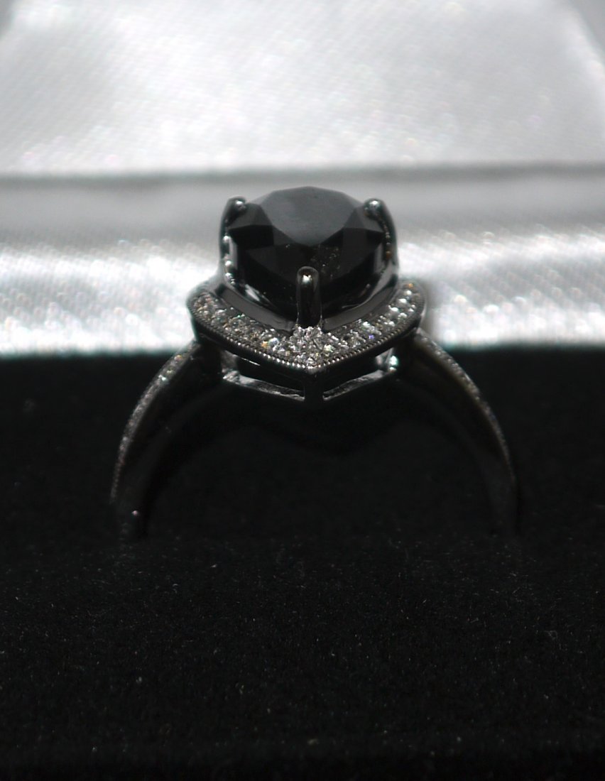 14kt White Gold 4.97ct Black & White Diamond Ring: Please review the attached gemologist report for further relevant information K19J89