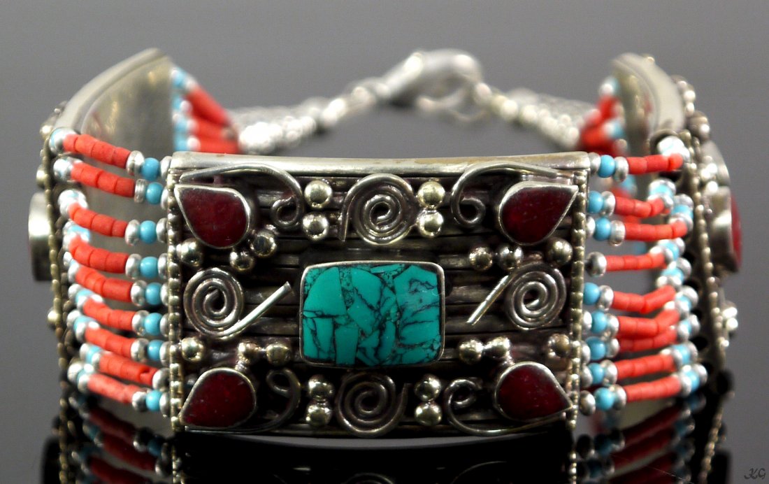 222ct Coral and Turquoise Bracelet: 222ct Beautiful Coral and Turquoise Nepal Bracelet W75