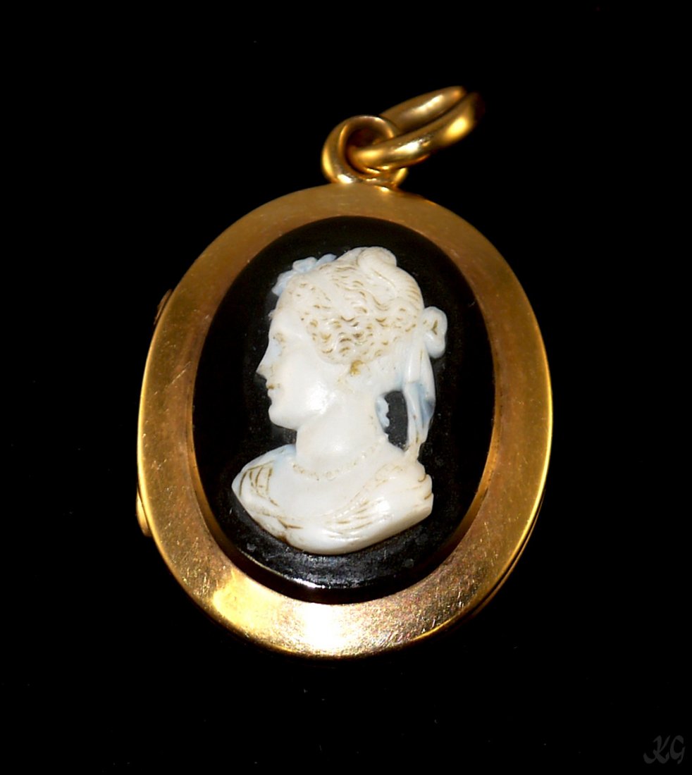 14kt Yellow Gold 16.56gm Tiffany & Co. Locket W2509: Please review the attached gemologist repost for further relevant information W2509