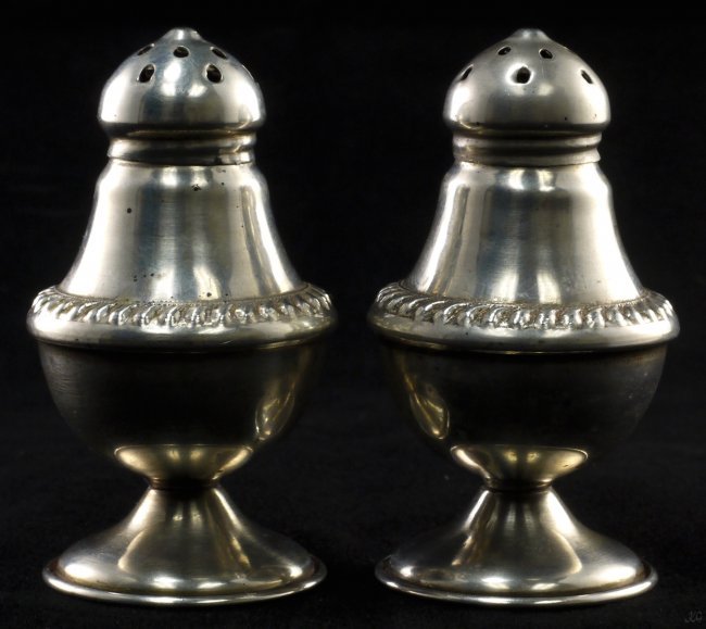 Antique Sterling Silver Salt & Pepper Shaker (PAIR) W55: Antique Sterling Silver Salt & Pepper Shaker (PAIR) weighs 16 grams W55