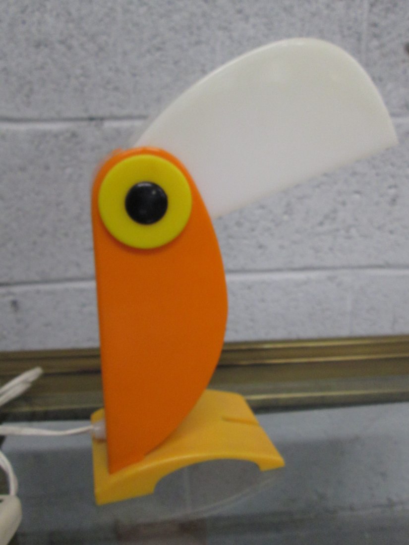 Italian Toucan Lamp attr. Ferrari: Toucan lamp with vibrant colors in the style of Ferrari. Will need to be rewired. Measures: 8"H