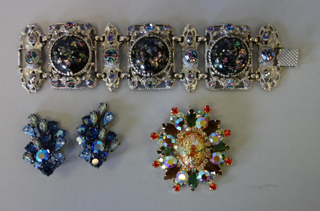 Schiaparelli & Selro Jewelry + Juliana Egg Pin (1 of 4)