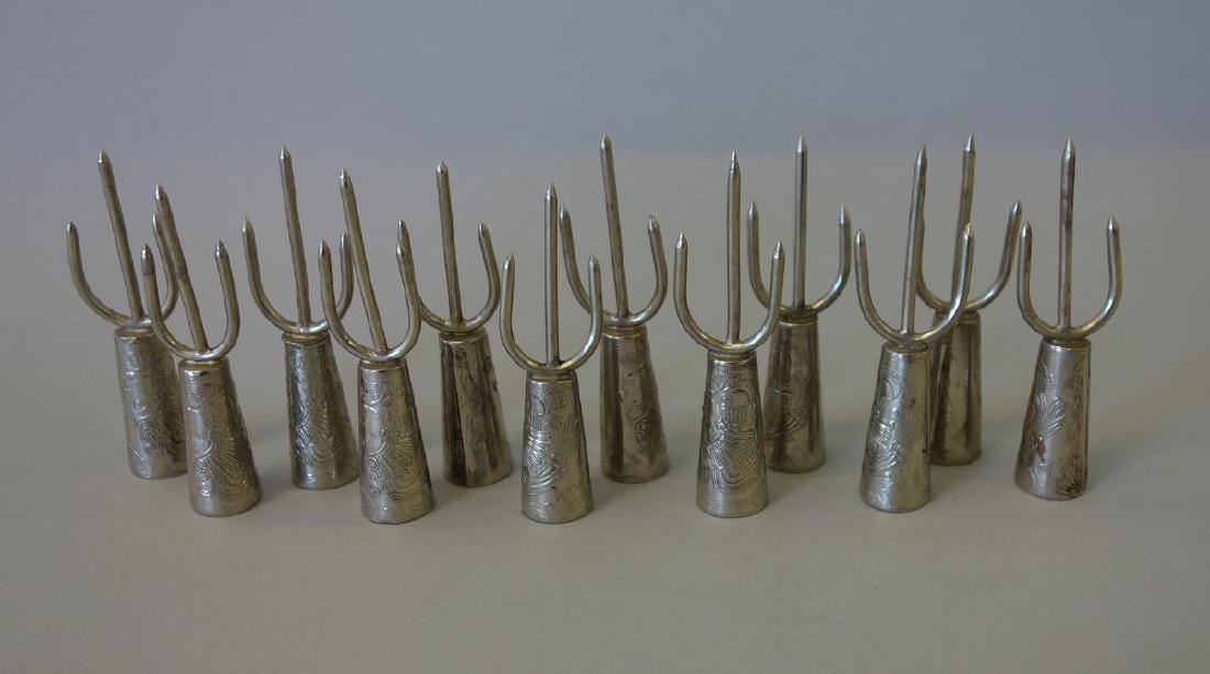 12 Sterling Corn Cob Holders, Mayan Chief Motif (1 of 3)