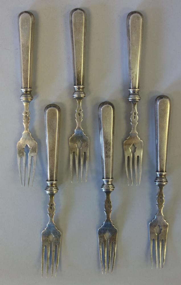 Set of 6 Russian Silver Forks, 1896-1908: A set of six Russian silver forks, c.1896-1908. Each hallmarked with the First Kokoshnik mark; left facing intaglio in profile within an oval cartouche, to her left is the 84 standard number. Maker's 