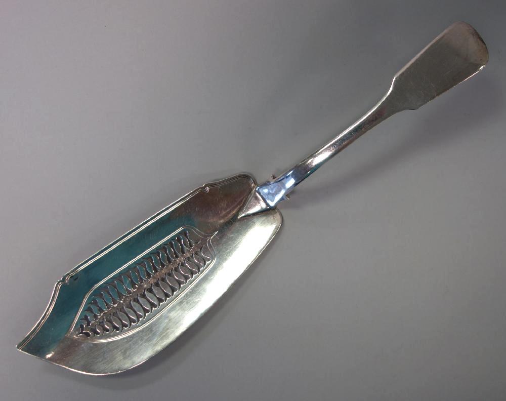 English Sterling Fish Slice, 1818, William Knight (1 of 3)