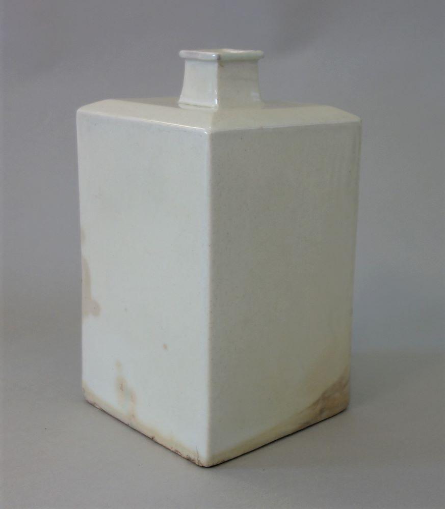 Korean White Glaze Porcelain Bottle Vase, Yi Dnsty (1 of 5)