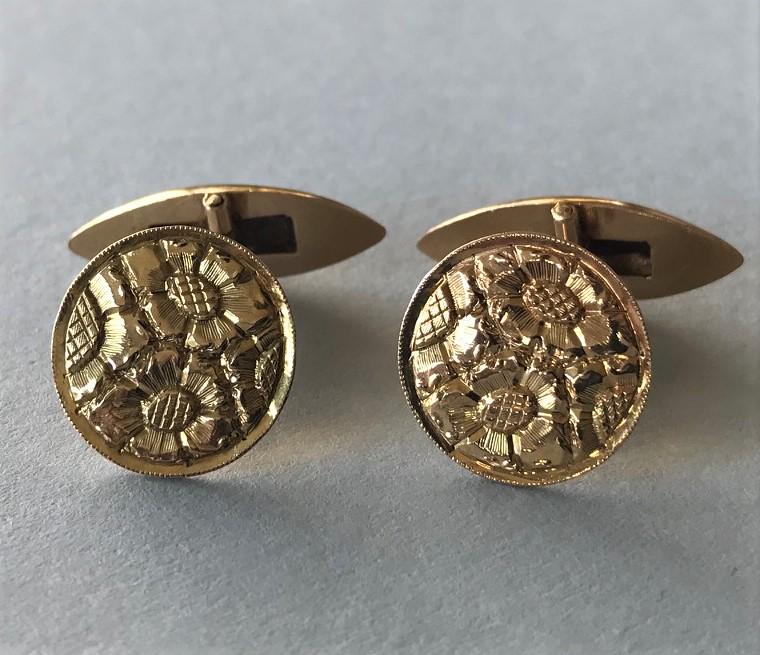 18K Gold Foliate Motif Cufflinks (1 of 1)