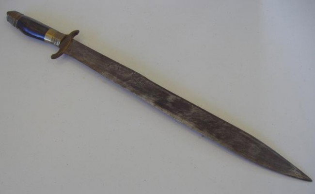 Filipino Bolo Knife, Brass & Wood Handle c.1900: Filipino bolo knife with a well detailed brass and wood handle. Measures 23.75" long.