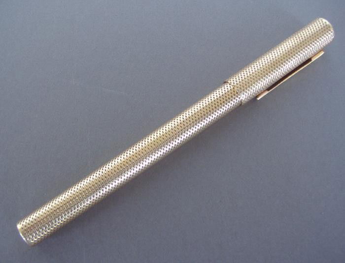 Van Cleef & Arpels 14K Gold Pen: The pen measures 5.25" long, is marked V. C. & A, serial number 13V46-4 and 14K. Weighs 34.3 grams.