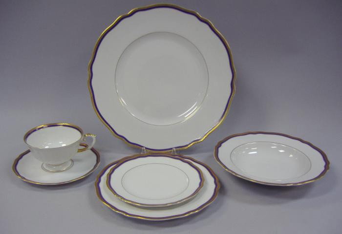 Franconia La Marquise Dinner Service for 12: Franconia dinner service for twelve in the La Marquise pattern. Comprised of 12 each of dinner plates (measuring 11" in diameter), soup bowls, salad/dessert plates, 11 bread plates, 11 cups and 12 sau