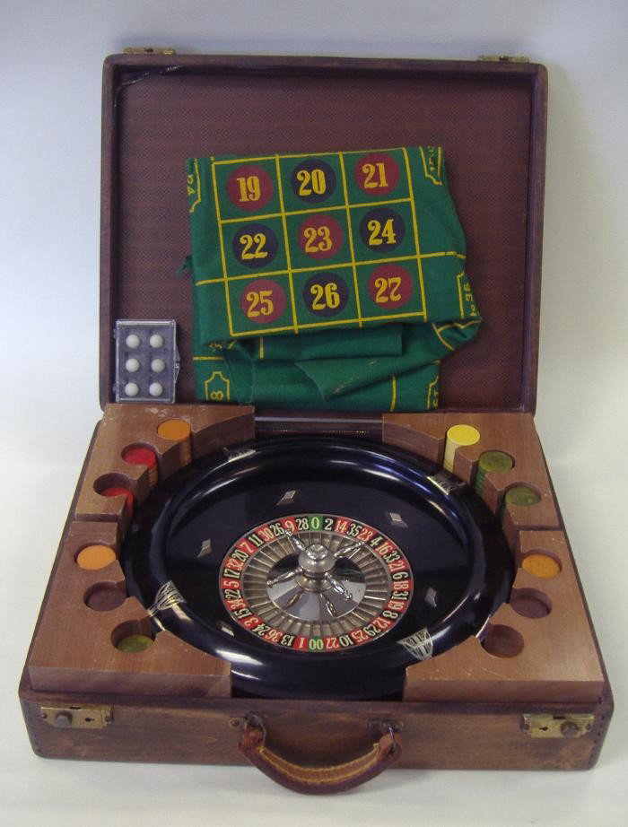 Art Deco Roulette Wheel w/ Bakelite Chips, Cased: Art Deco-style roulette wheel with bakelite chips, felt pad and six balls in a wood carrying case. By Josa (John Samuels), Games, New York.