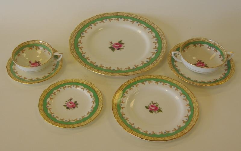 Royal Worcester Dinner Service for 12 Kildare 84pc: Royal Worcester, England hand-painted dinner service for 12 in the Kildare pattern. Comprised of 12 each of dinner plates, salad plates, bread & butter plates, soup bowls with under-plates and cups wi