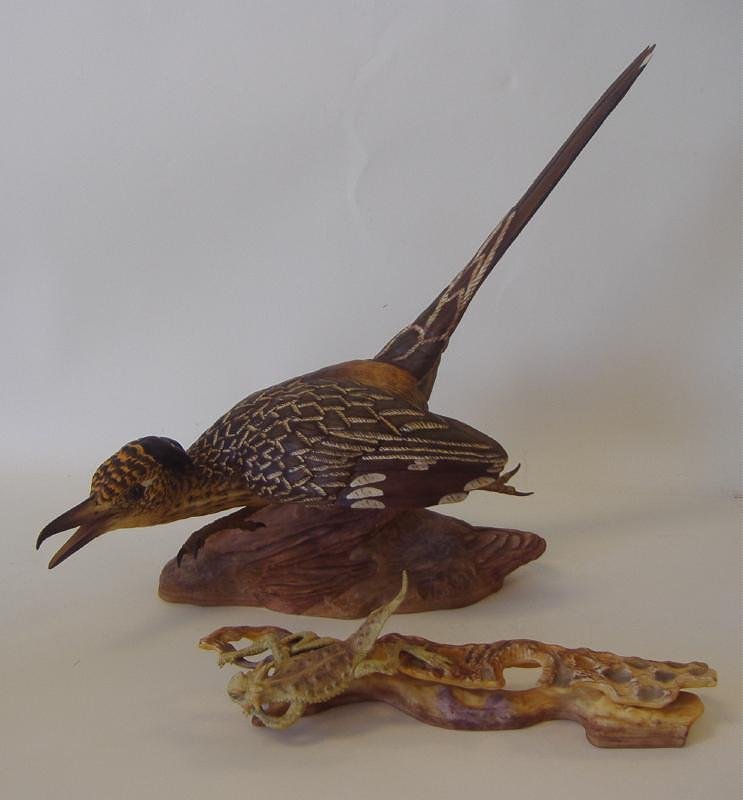 BOEHM Porcelain Road Runner #493 & Lizard, Lmtd Ed: Limited edition porcelain model of a road runner by Boehm. #493. Measures 14" high x 13" long and 8" wide. Together with the accompanying lizard on a branch. Measuring 10.75" long, 3.5" wide and 3.25"