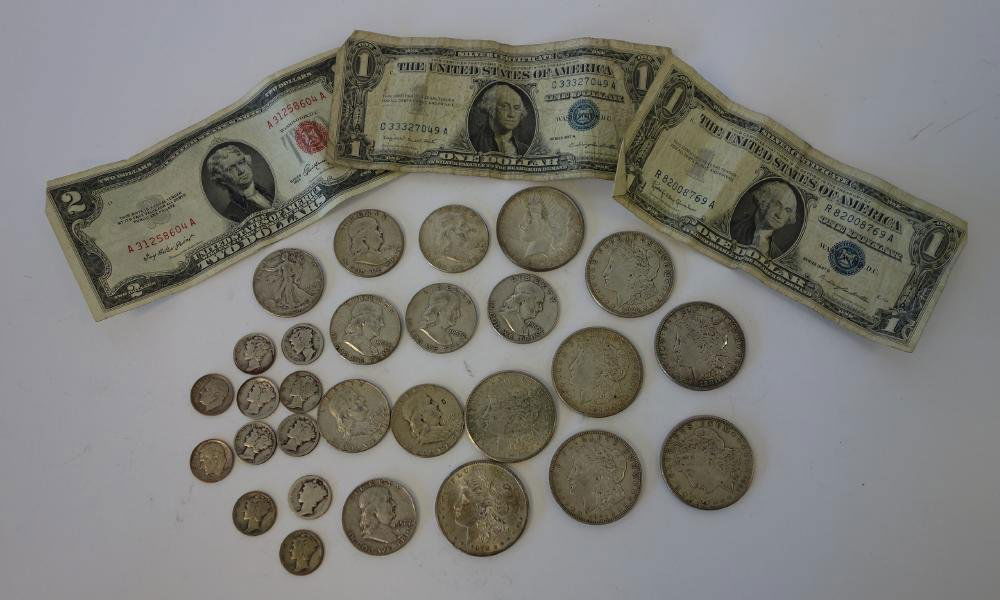 Morgan & Peace Silver Dollars, Franklin Half +: American silver coin and currency collection. Comprised of 7 Morgan dollars, 1 Peace dollar, 1 Walking Liberty half dollar, 8 Franklin half dollars, 9 Mercury dimes and 2 Roosevelt dimes. Together wit