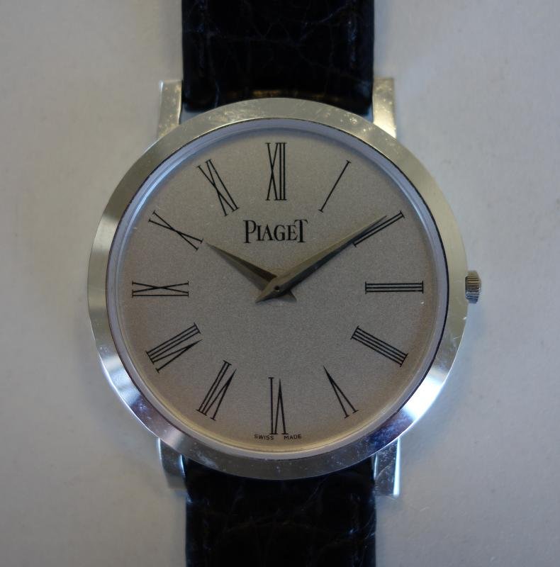 Piaget Men's Watch, Swiss Made: Piaget men's watch with original leather band. The back marked Piaget, Swiss Made 510M. Not currently running - will need a new battery.