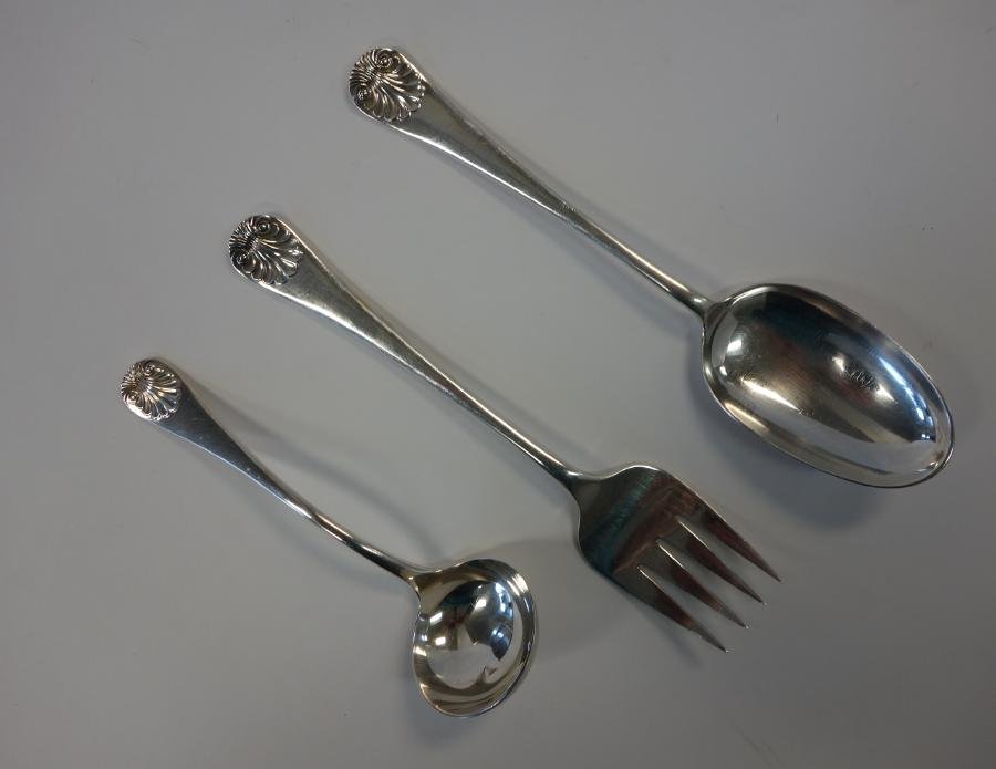 English Sterling Serving Pieces, James Robinson: English sterling silver serving pieces. Hallmarks for London, dates, 1978, 1979 and 1981, Maker James Robinson. Comprised of a serving spoon, 9.5" long, serving fork 9" long and a ladle measuring 7" l