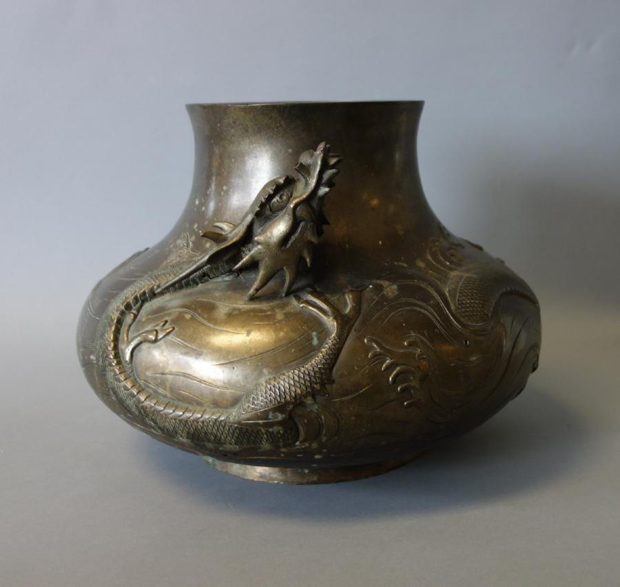 19thc Chinese Bronze Vase, Dragon Motif (1 of 4)
