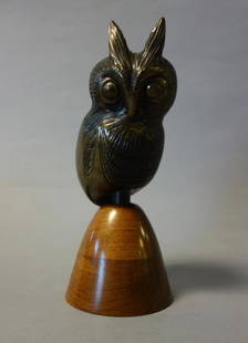 Les Perhacs (b-1940) Bronze Owl Sculpture, Signed: Les Perhacs (b-1940, California / Washington) bronze sculpture of an owl, mounted in its original wood base. Signed, dated 72 and numbered 1 of 6. Overall height 10.5" high, 4.25" diameter at the base