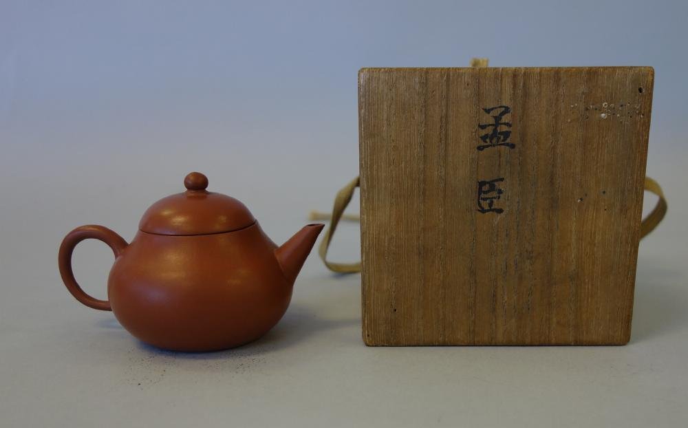 Fine Chinese Yixing Zisha Teapot, Signed (1 of 10)