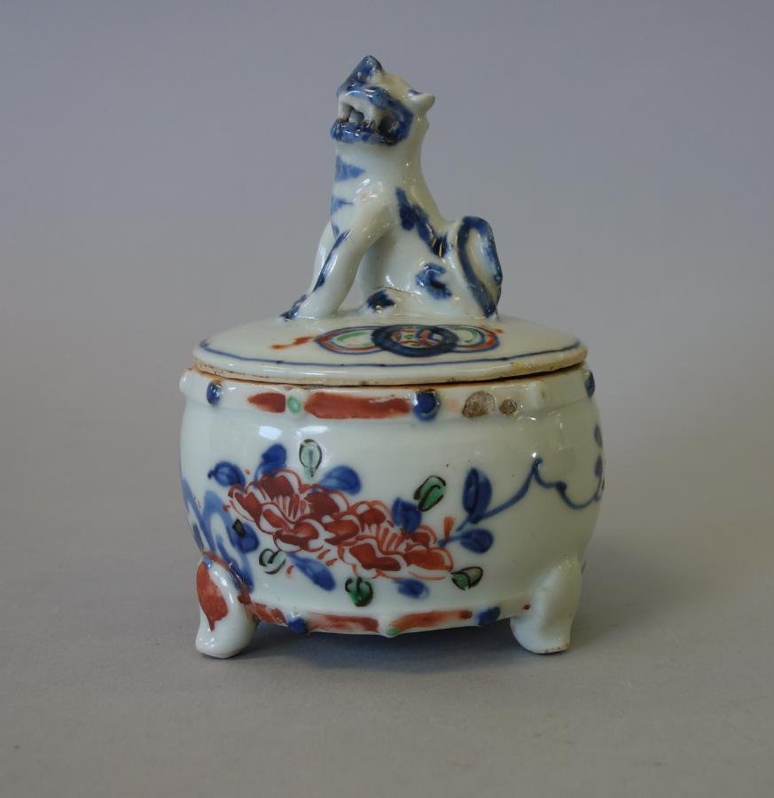 Chinese Wucai Enamel Lidded Jar, Foo Lion Finial (1 of 4)