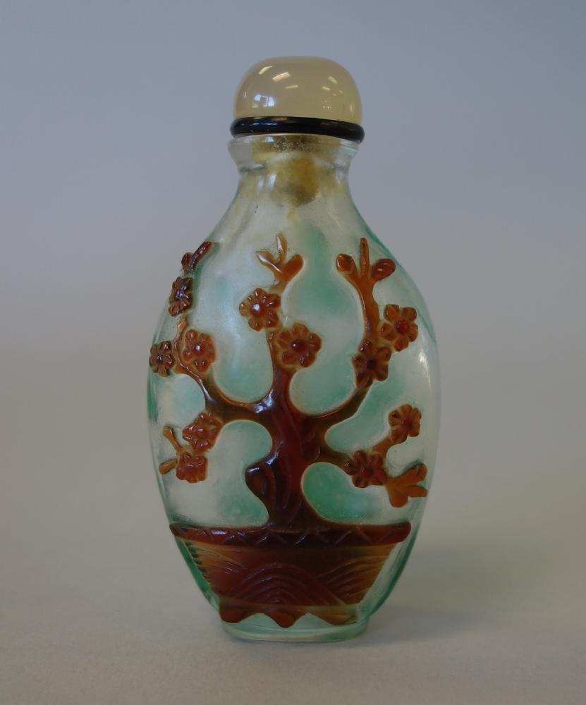 Chinese Overlay Cameo Glass Snuff Bottle (1 of 3)