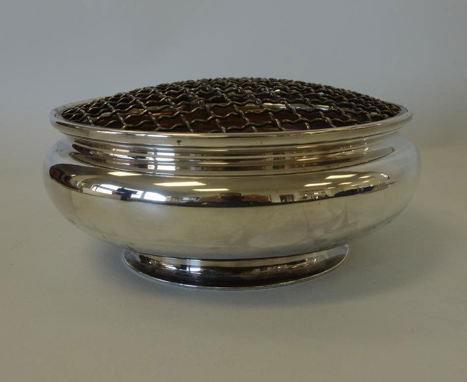 Sterling 950 Silver Centerpiece Bowl & Flower Frog: A sterling (incised mark 950 for silver purity) silver centerpiece bowl, with a removable silverplate wire-work flower frog. The bowl measures 8" diameter, 3-1/8" high and weighs 493 grams (weight doe