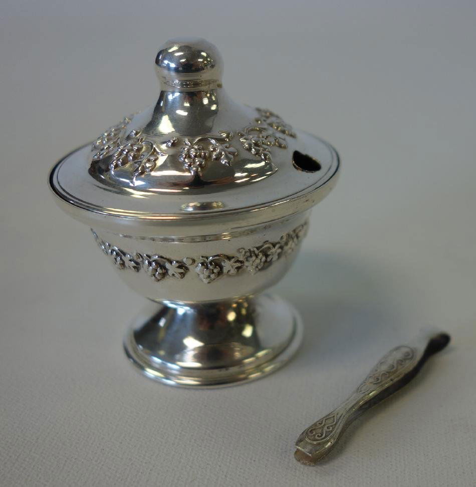 Hazorfim 800 Silver Judaica Covered Salt Cellar + (1 of 1)