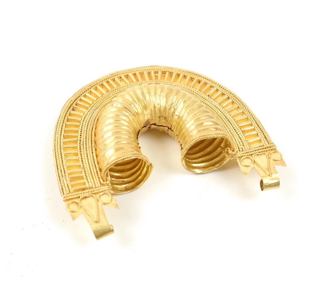 AN UNUSUAL ASIAN GOLD TUBULAR FITTING (1 of 6)