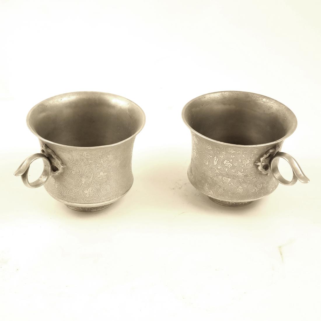 A PAIR OF SMALL SILVER WAISTED CUPS (1 of 8)
