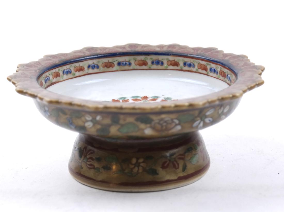 AN ENAMELED&GILT-DECORATED BENCHERONG STEM DISH (1 of 7)