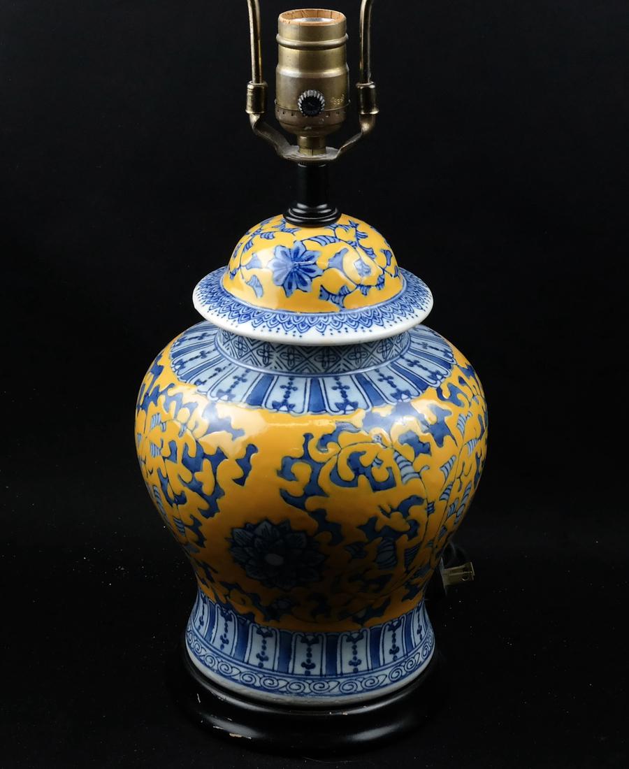 Asian-style Ginger Jar Table Lamp (1 of 5)