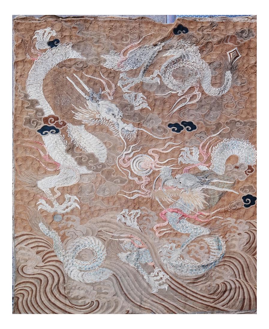 Chinese Embroidered Silk Wall Hanging (1 of 10)