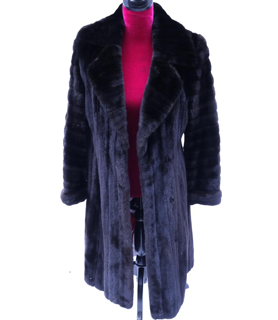 Vintage Natural Ranch Mink Coat: Approx. size Large. Bears a Ben Kahn label, two side pockets and three hook closures. Good condition.