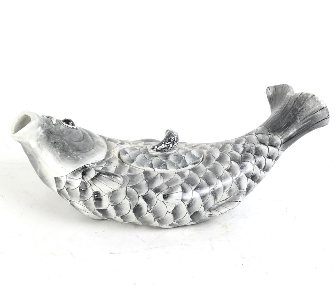 Chinese Porcelain Fish-Form Tureen (1 of 10)