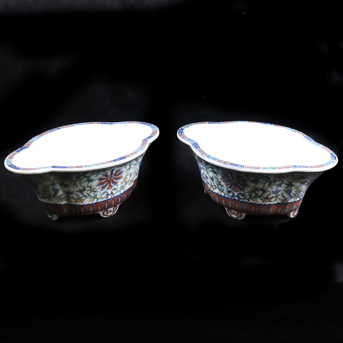 Pair of Chinese Lobed Oval Porcelain Cachepots (1 of 5)