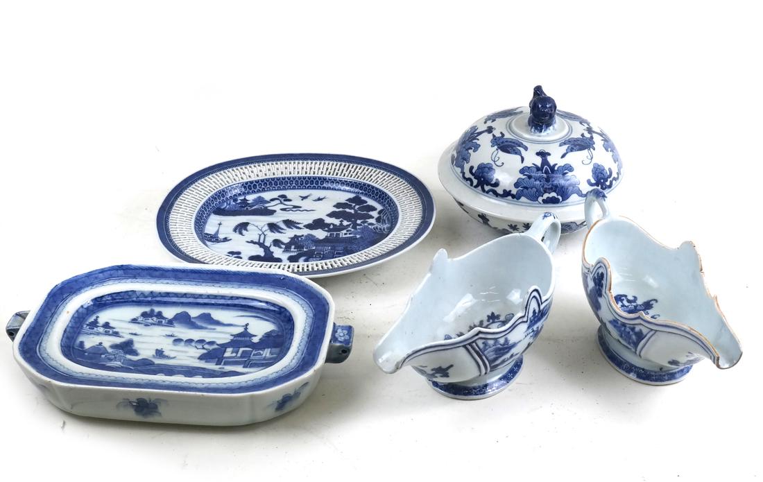 5 Chinese Blue & White Porcelain Various Serving Items (1 of 9)
